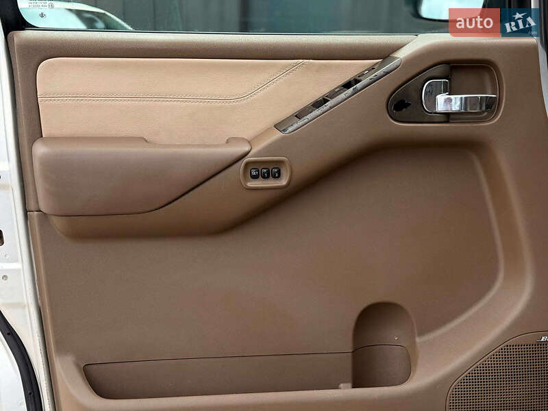 Внедорожник / Кроссовер Nissan Pathfinder 2007 в Львове