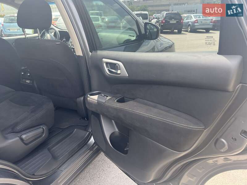 Позашляховик / Кросовер Nissan Pathfinder 2015 в Дніпрі фото 21 Позашляховик / Кросовер Nissan Pathfinder 2015 в Дніпрі