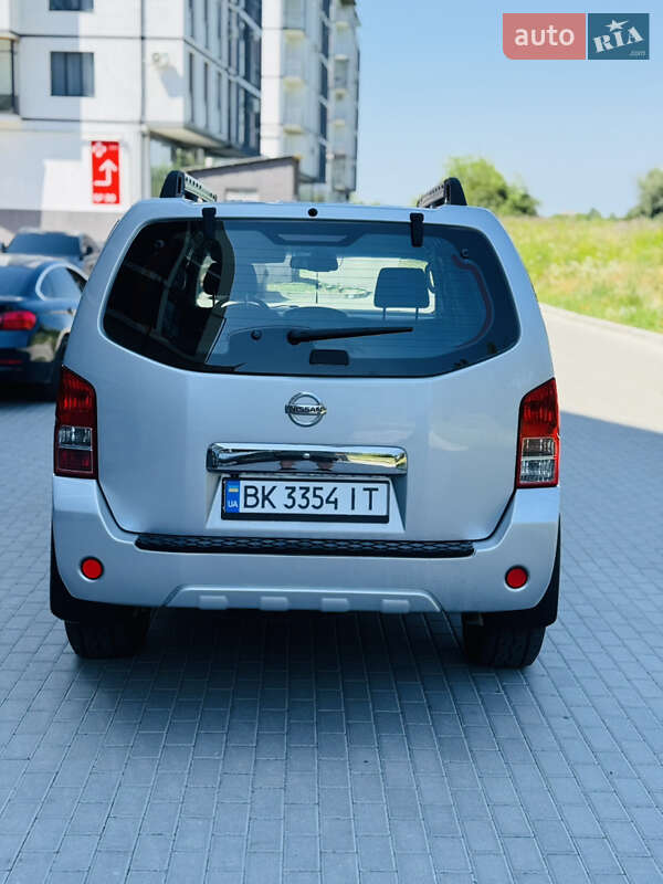 Внедорожник / Кроссовер Nissan Pathfinder 2013 в Ровно