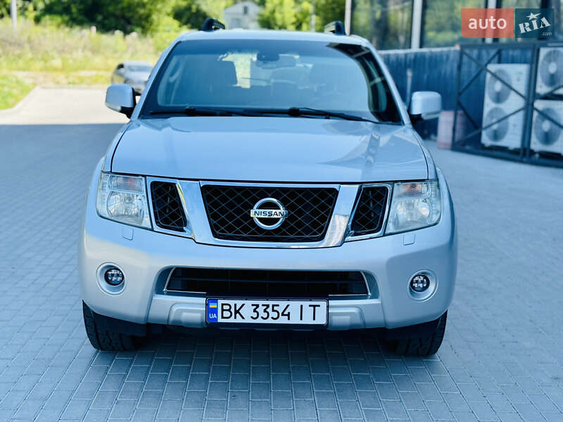 Внедорожник / Кроссовер Nissan Pathfinder 2013 в Ровно
