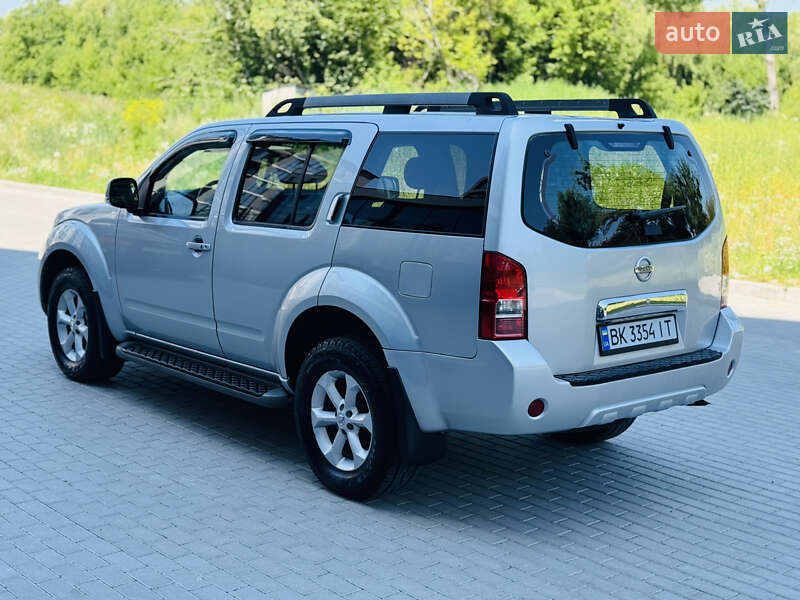 Внедорожник / Кроссовер Nissan Pathfinder 2013 в Ровно