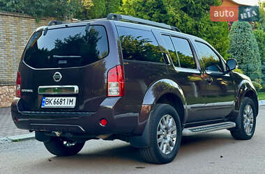 Позашляховик / Кросовер Nissan Pathfinder 2011 в 