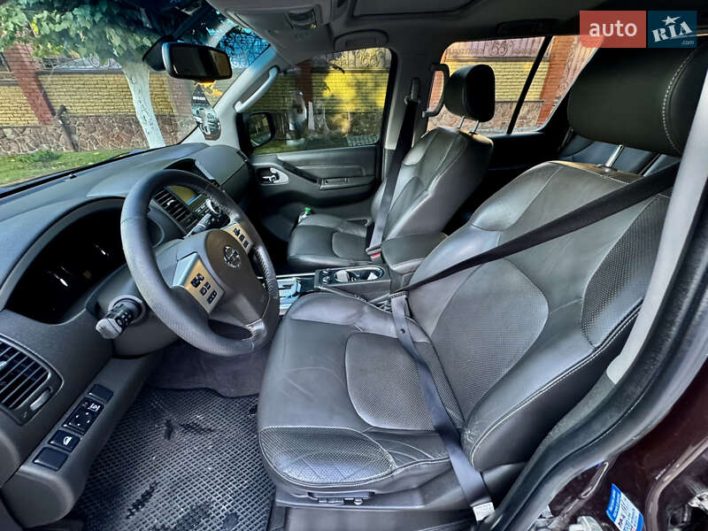 Внедорожник / Кроссовер Nissan Pathfinder 2011 в Ровно