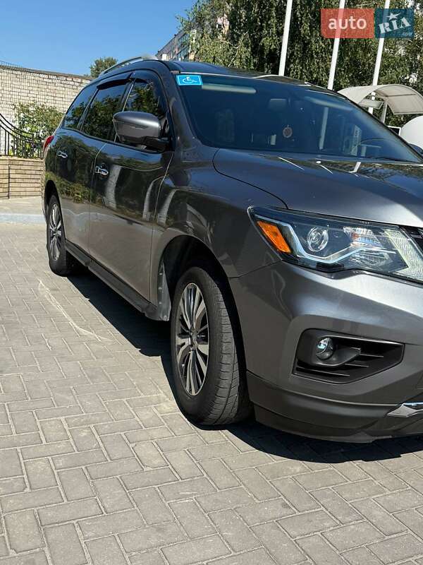 Внедорожник / Кроссовер Nissan Pathfinder 2019 в Днепре