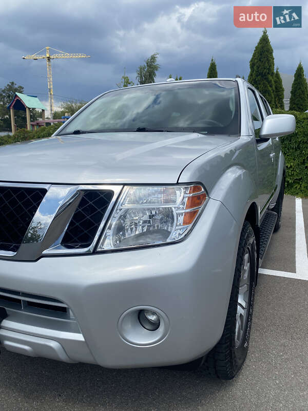 Позашляховик / Кросовер Nissan Pathfinder 2012 в Києві