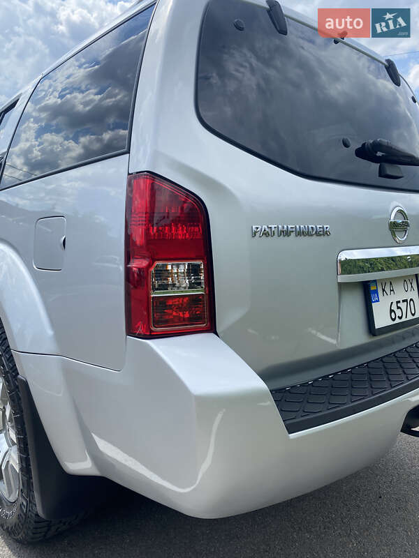 Позашляховик / Кросовер Nissan Pathfinder 2012 в Києві