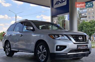 Внедорожник / Кроссовер Nissan Pathfinder 2017 в Николаеве