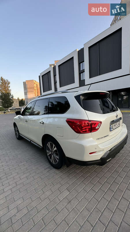 Внедорожник / Кроссовер Nissan Pathfinder 2016 в Каменском