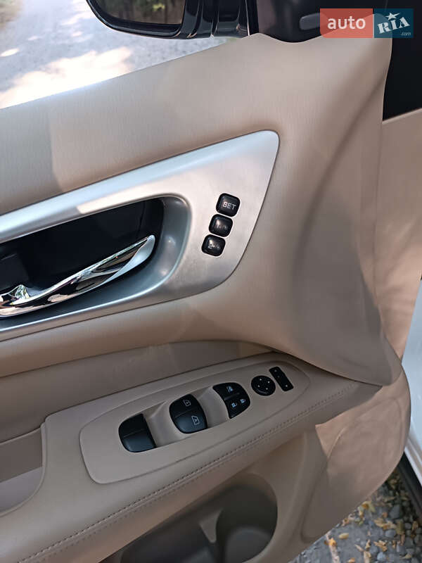 Внедорожник / Кроссовер Nissan Pathfinder 2016 в Каменском