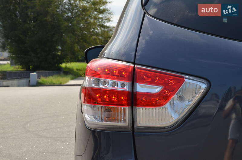 Позашляховик / Кросовер Nissan Pathfinder 2014 в Києві