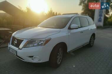 Внедорожник / Кроссовер Nissan Pathfinder 2015 в Бучаче