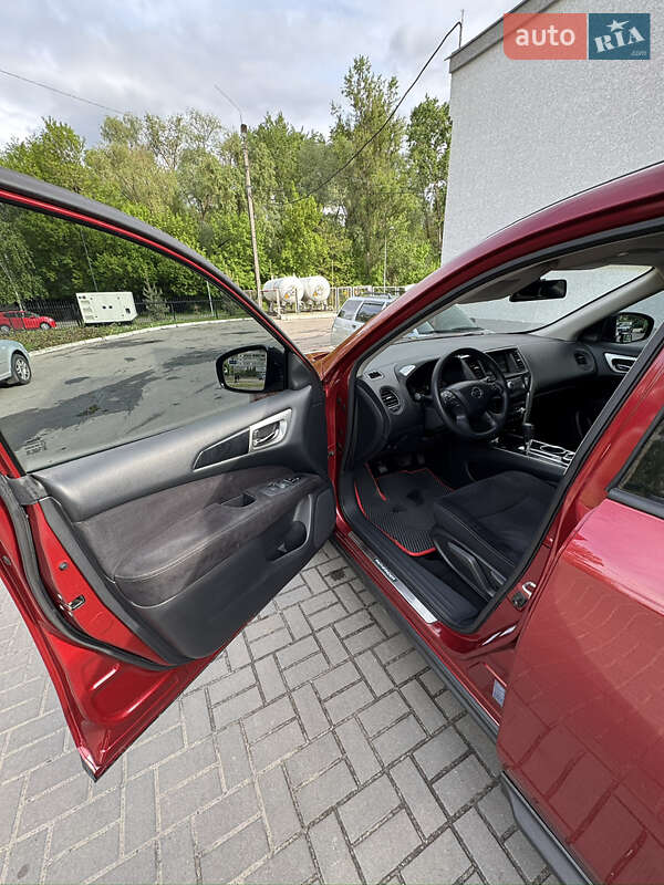 Позашляховик / Кросовер Nissan Pathfinder 2013 в Сумах