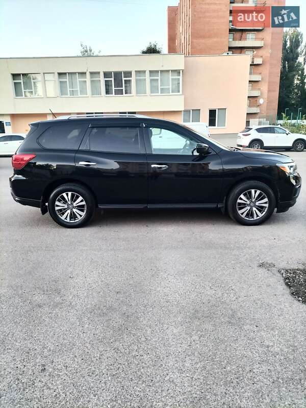 Позашляховик / Кросовер Nissan Pathfinder 2018 в Полтаві