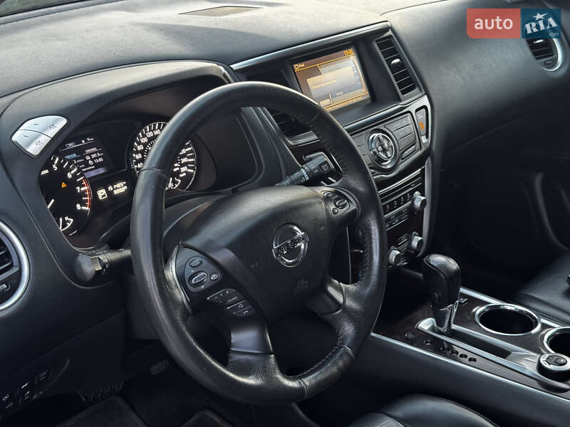Внедорожник / Кроссовер Nissan Pathfinder 2015 в Луцке
