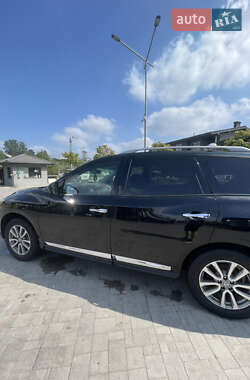 Внедорожник / Кроссовер Nissan Pathfinder 2014 в 