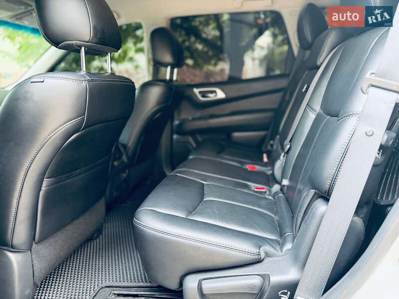 Позашляховик / Кросовер Nissan Pathfinder 2015 в Івано-Франківську