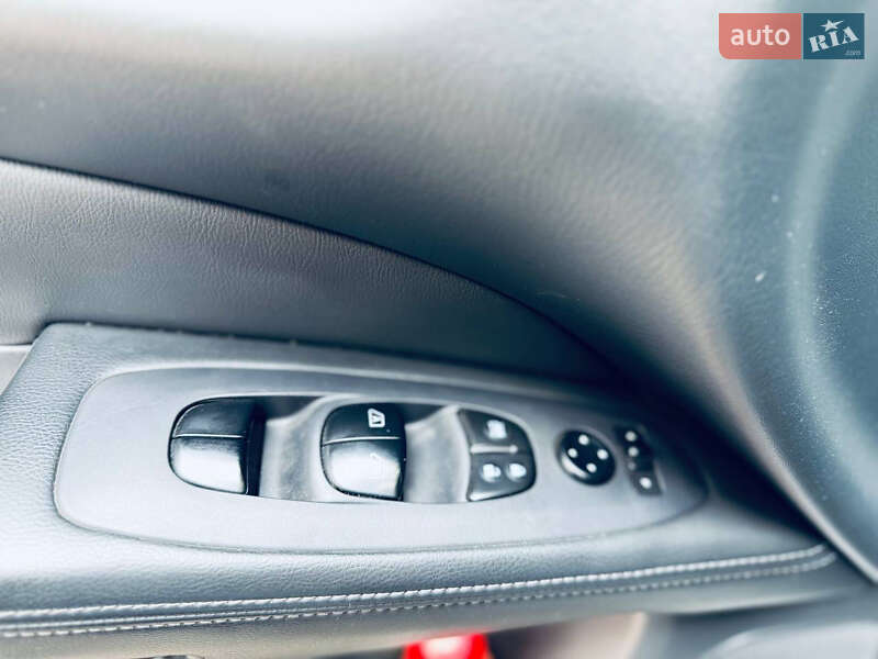 Позашляховик / Кросовер Nissan Pathfinder 2015 в Івано-Франківську