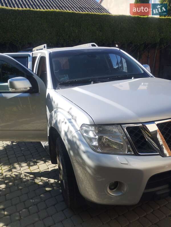 Внедорожник / Кроссовер Nissan Pathfinder 2012 в Львове
