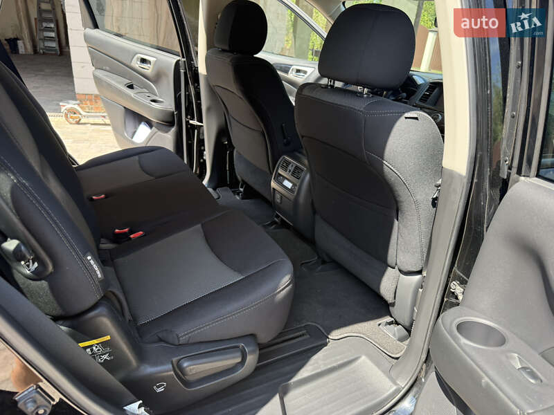 Позашляховик / Кросовер Nissan Pathfinder 2018 в Жовкві