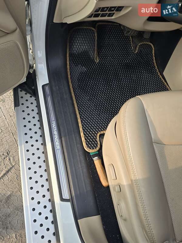 Внедорожник / Кроссовер Nissan Pathfinder 2016 в Киеве фото 14 Внедорожник / Кроссовер Nissan Pathfinder 2016 в Киеве