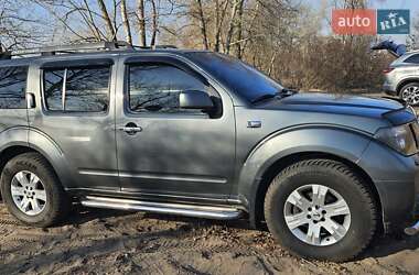 Позашляховик / Кросовер Nissan Pathfinder 2006 в Києві