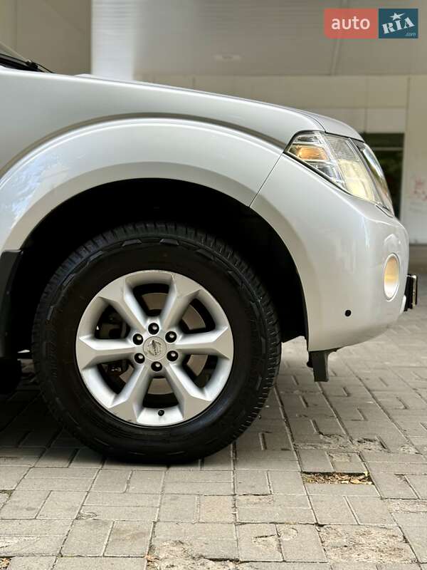 Внедорожник / Кроссовер Nissan Pathfinder 2012 в Днепре
