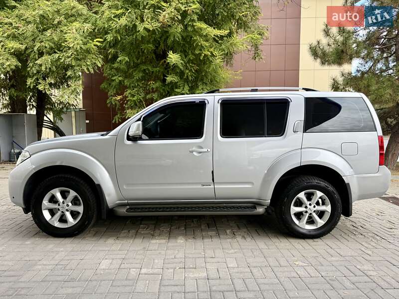 Внедорожник / Кроссовер Nissan Pathfinder 2012 в Днепре