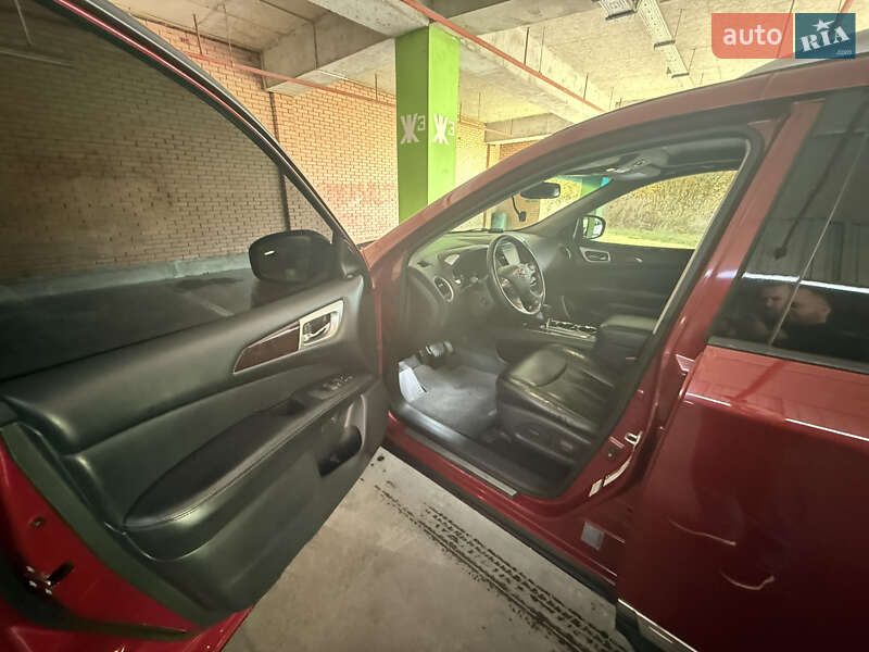 Внедорожник / Кроссовер Nissan Pathfinder 2015 в Львове