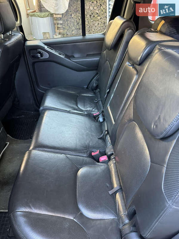 Внедорожник / Кроссовер Nissan Pathfinder 2006 в Черновцах