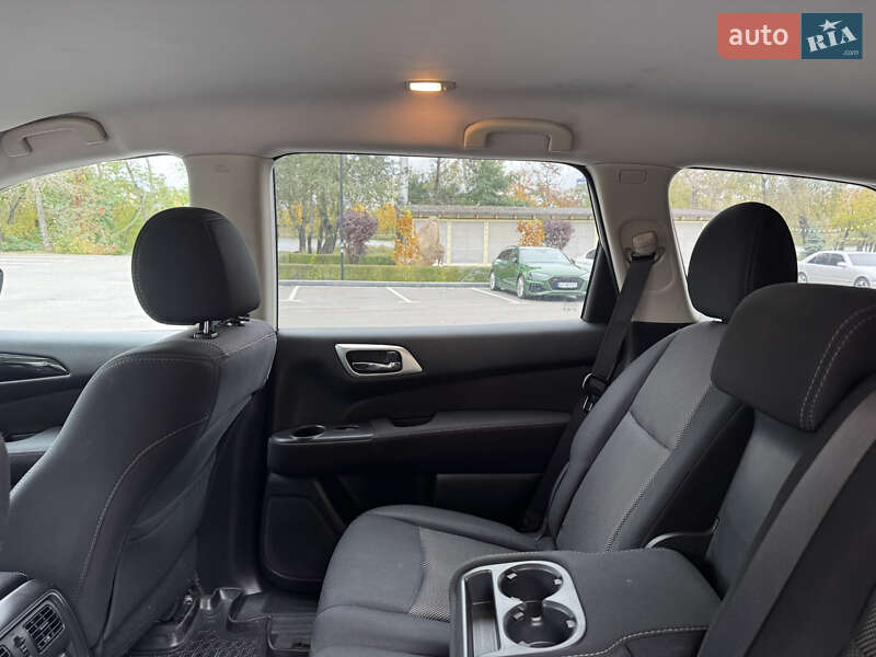 Внедорожник / Кроссовер Nissan Pathfinder 2016 в Киеве