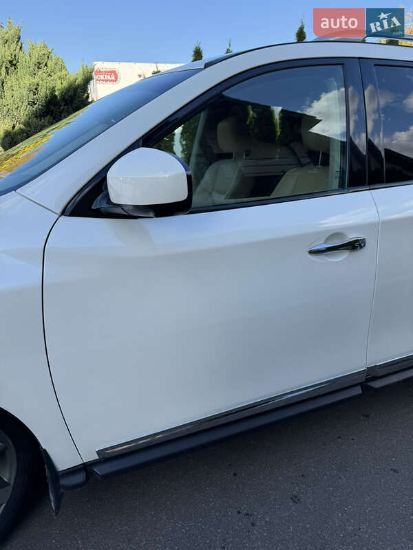 Позашляховик / Кросовер Nissan Pathfinder 2015 в Києві