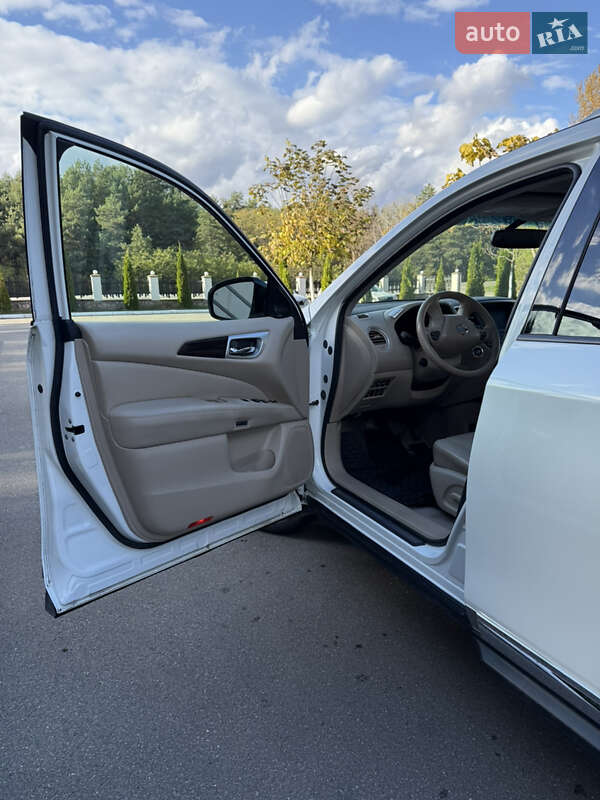 Позашляховик / Кросовер Nissan Pathfinder 2015 в Києві