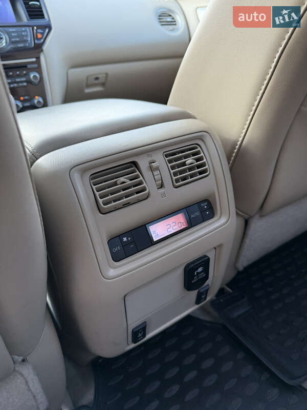 Позашляховик / Кросовер Nissan Pathfinder 2015 в Києві