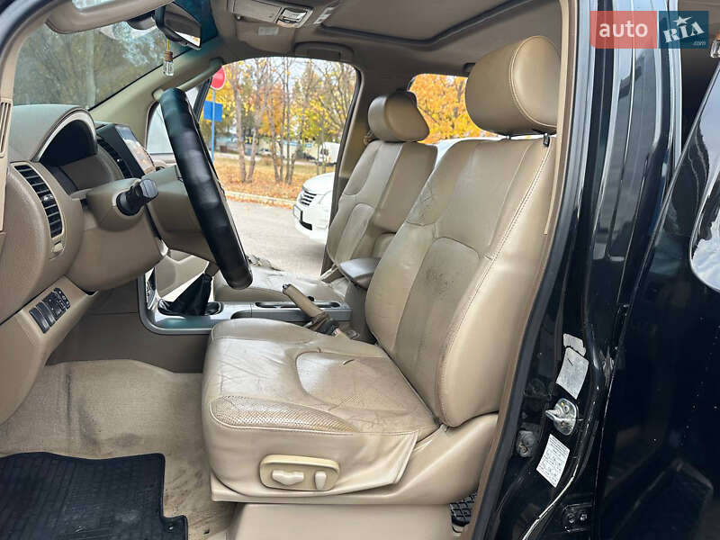 Внедорожник / Кроссовер Nissan Pathfinder 2007 в Днепре