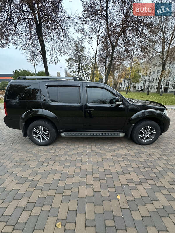 Внедорожник / Кроссовер Nissan Pathfinder 2012 в Броварах