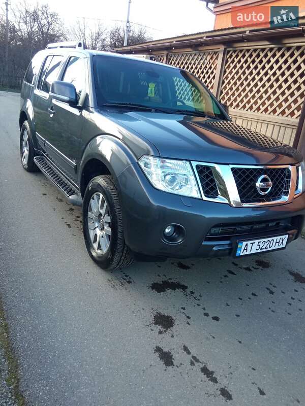 Позашляховик / Кросовер Nissan Pathfinder 2013 в Івано-Франківську