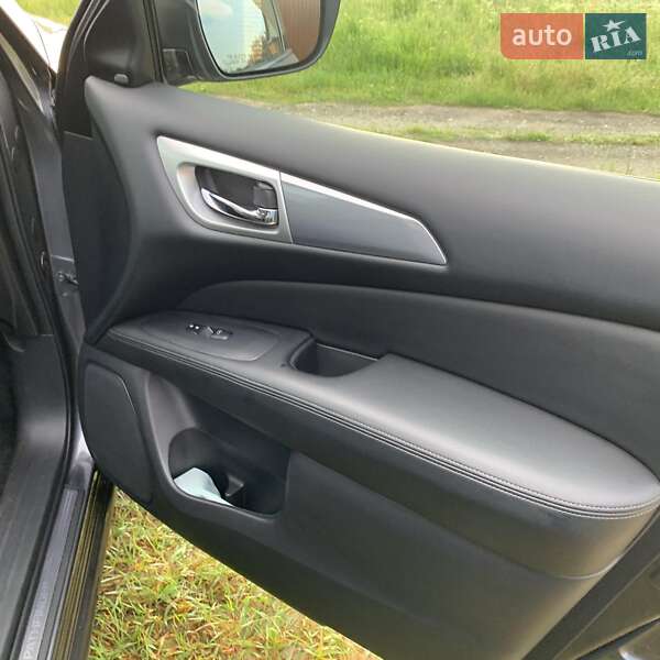 Внедорожник / Кроссовер Nissan Pathfinder 2017 в Вараше