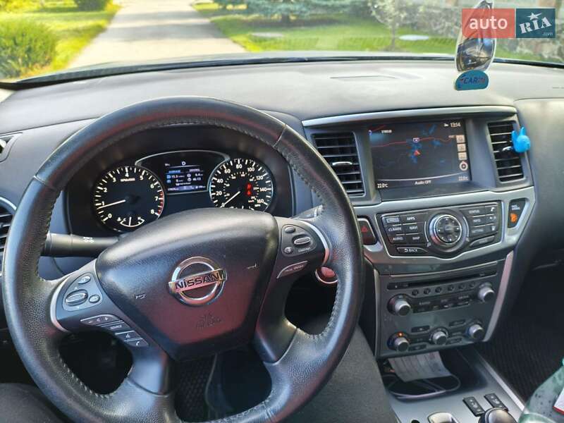 Внедорожник / Кроссовер Nissan Pathfinder 2017 в Вараше