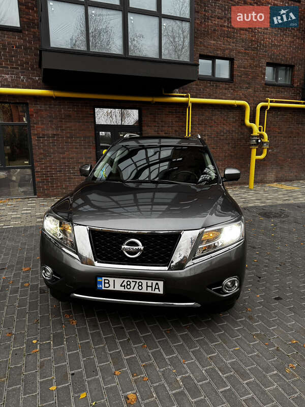 Внедорожник / Кроссовер Nissan Pathfinder 2015 в Полтаве