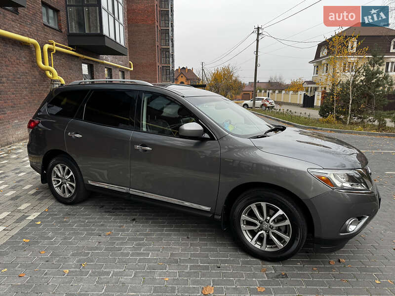 Внедорожник / Кроссовер Nissan Pathfinder 2015 в Полтаве