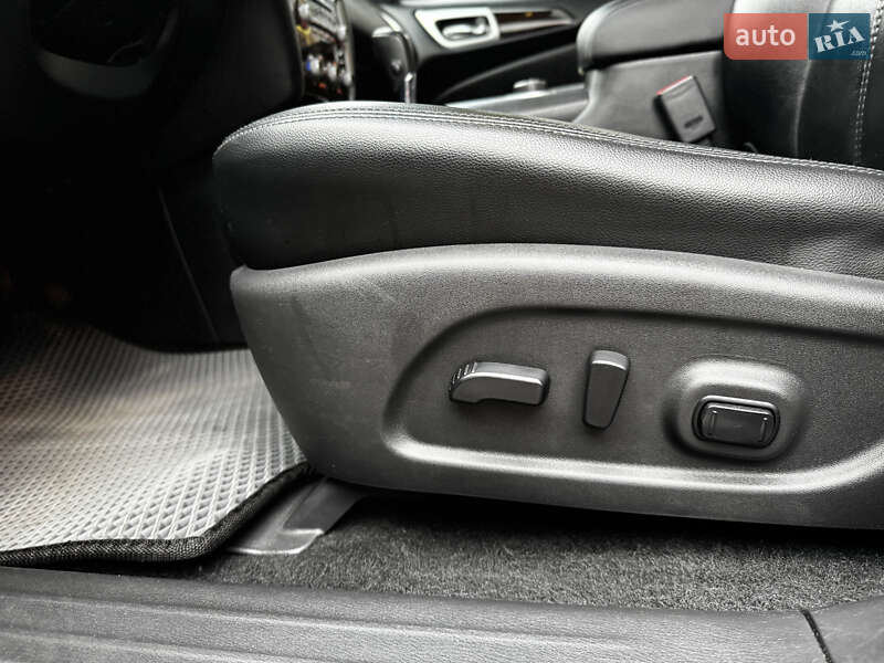 Внедорожник / Кроссовер Nissan Pathfinder 2015 в Полтаве