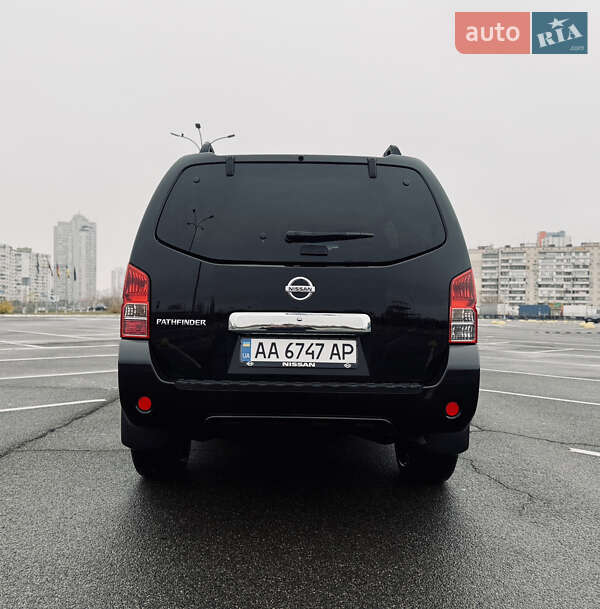 Внедорожник / Кроссовер Nissan Pathfinder 2011 в Киеве