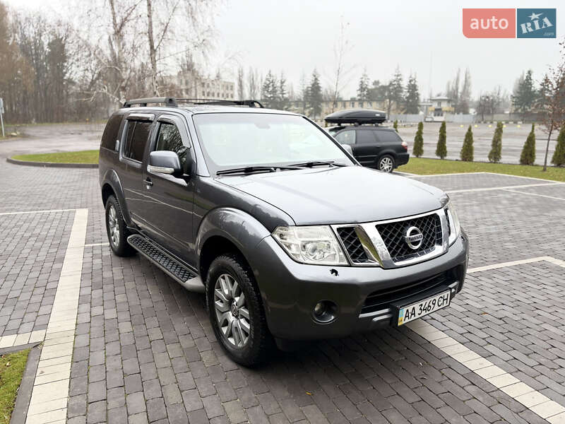 Внедорожник / Кроссовер Nissan Pathfinder 2010 в Киеве