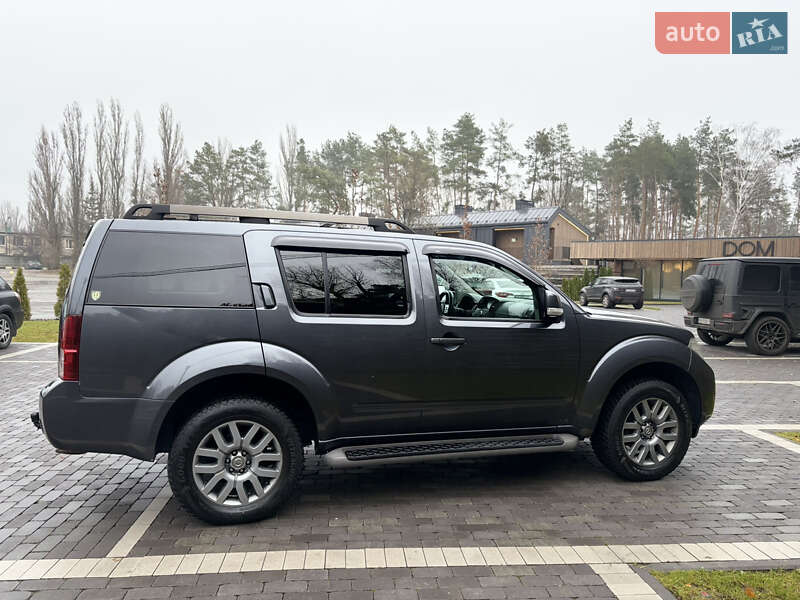 Внедорожник / Кроссовер Nissan Pathfinder 2010 в Киеве