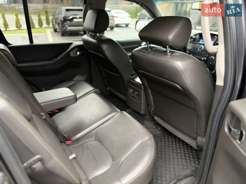 Внедорожник / Кроссовер Nissan Pathfinder 2010 в Киеве