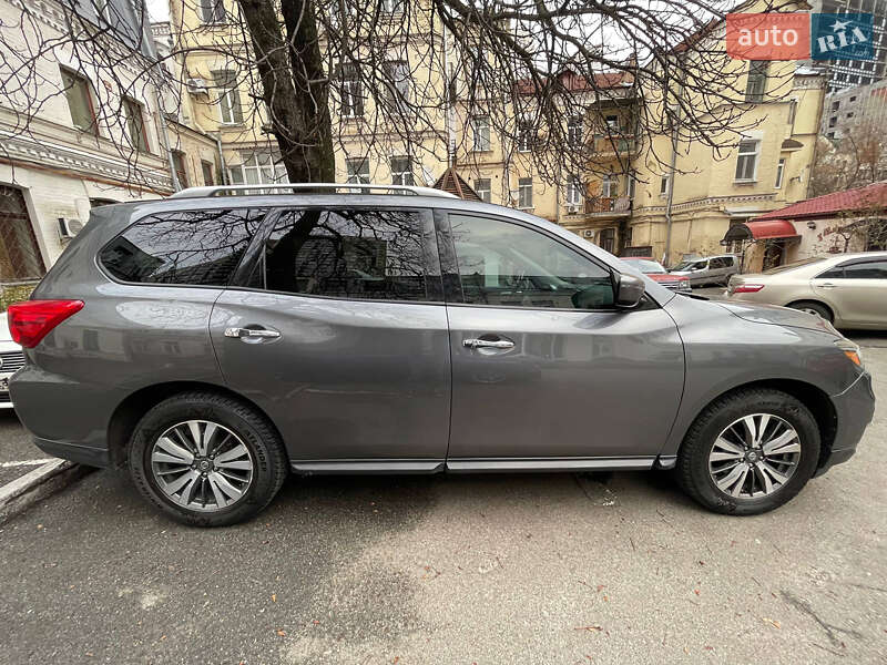 Внедорожник / Кроссовер Nissan Pathfinder 2016 в Киеве