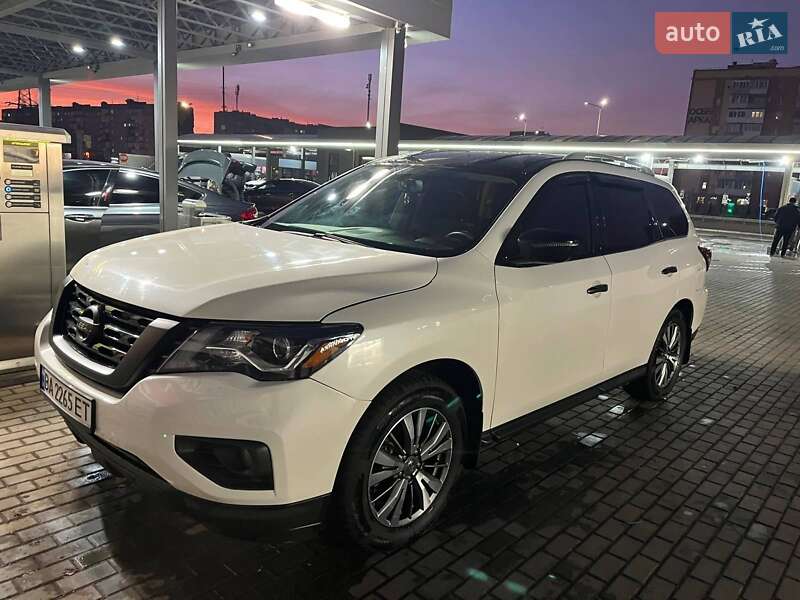 Позашляховик / Кросовер Nissan Pathfinder 2017 в Олександрії