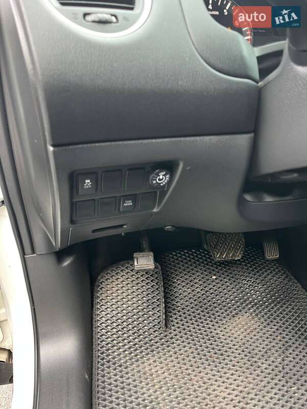 Позашляховик / Кросовер Nissan Pathfinder 2017 в Олександрії