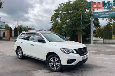 Внедорожник / Кроссовер Nissan Pathfinder 2017 в Александрие