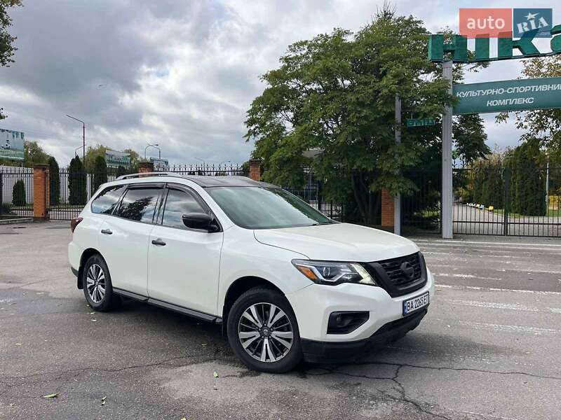 Позашляховик / Кросовер Nissan Pathfinder 2017 в Олександрії